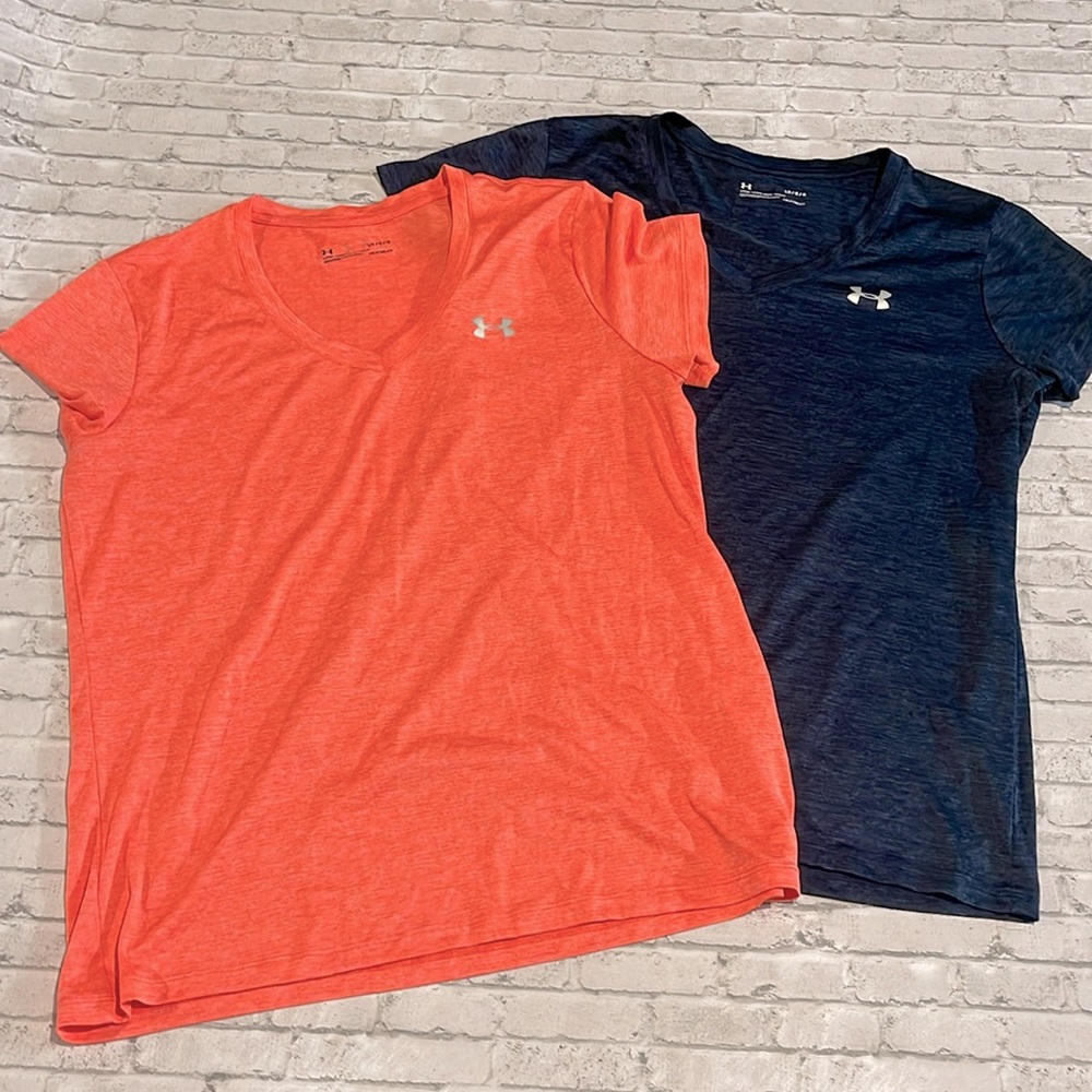 Under Armour Heatgear Lot of 2 women’s shirts loose fit